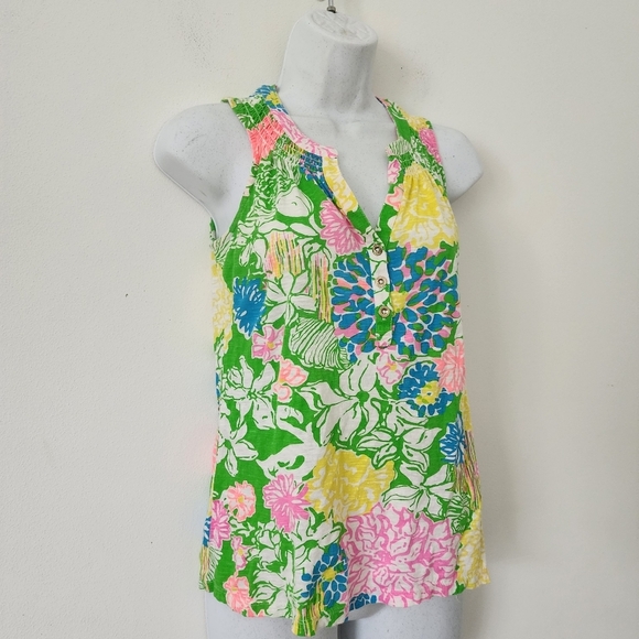 Lilly Pulitzer Essie Hibiscus Stroll Smocked Neck TopSize XXS - Picture 2 of 9